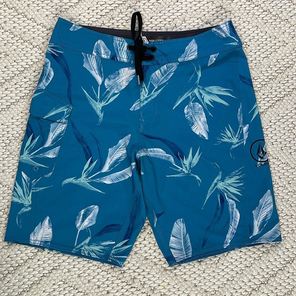 Volcom Board Shorts size 30 - Picture 1 of 6